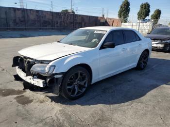  Salvage Chrysler 300