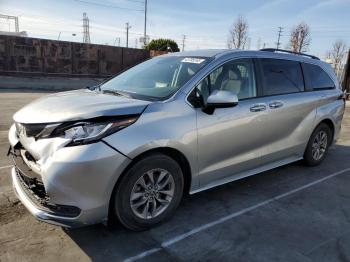  Salvage Toyota Sienna