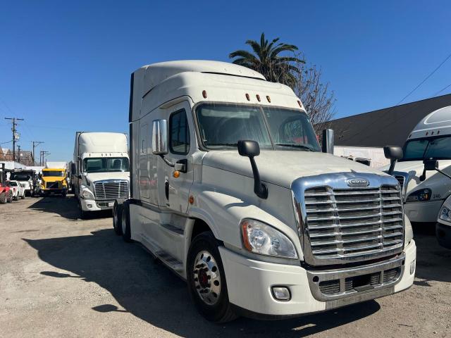  Salvage Freightliner Cascadia 1