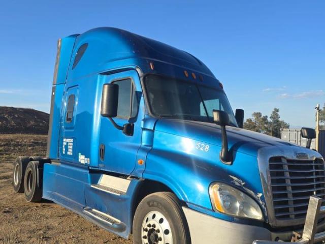  Salvage Freightliner Cascadia 1