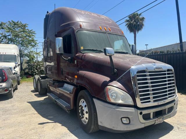  Salvage Freightliner Cascadia 1