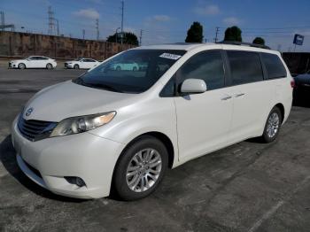  Salvage Toyota Sienna