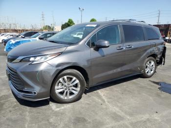  Salvage Toyota Sienna