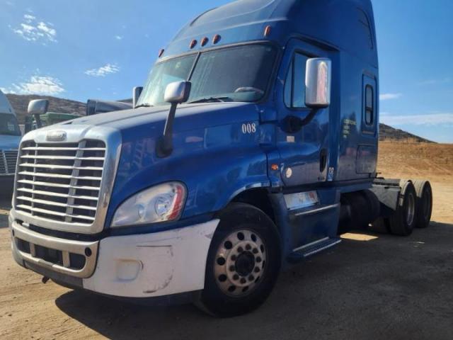 Salvage Freightliner Cascadia 1