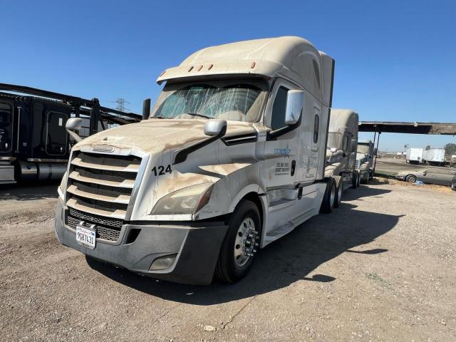  Salvage Freightliner Cascadia 1