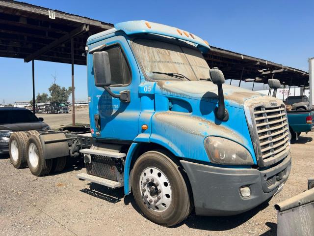  Salvage Freightliner Cascadia 1