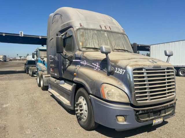  Salvage Freightliner Cascadia 1