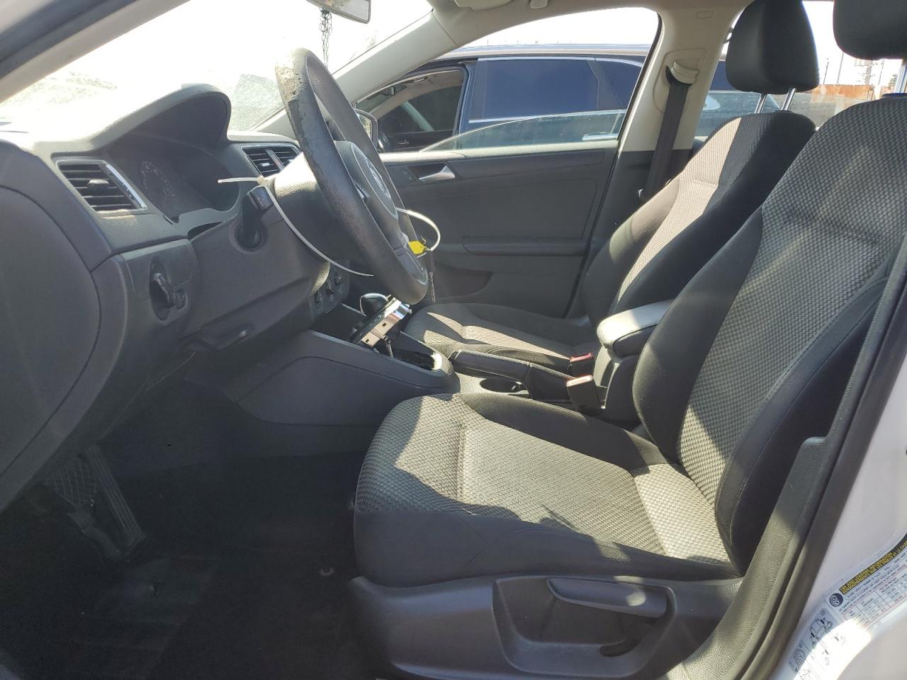 Volkswagen Jetta Base Image 9