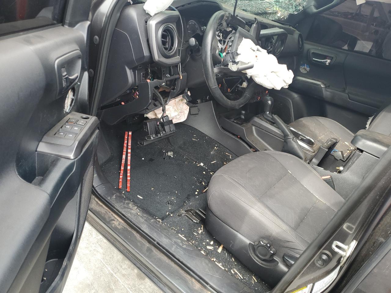 Toyota Tacoma Double Cab Image 11