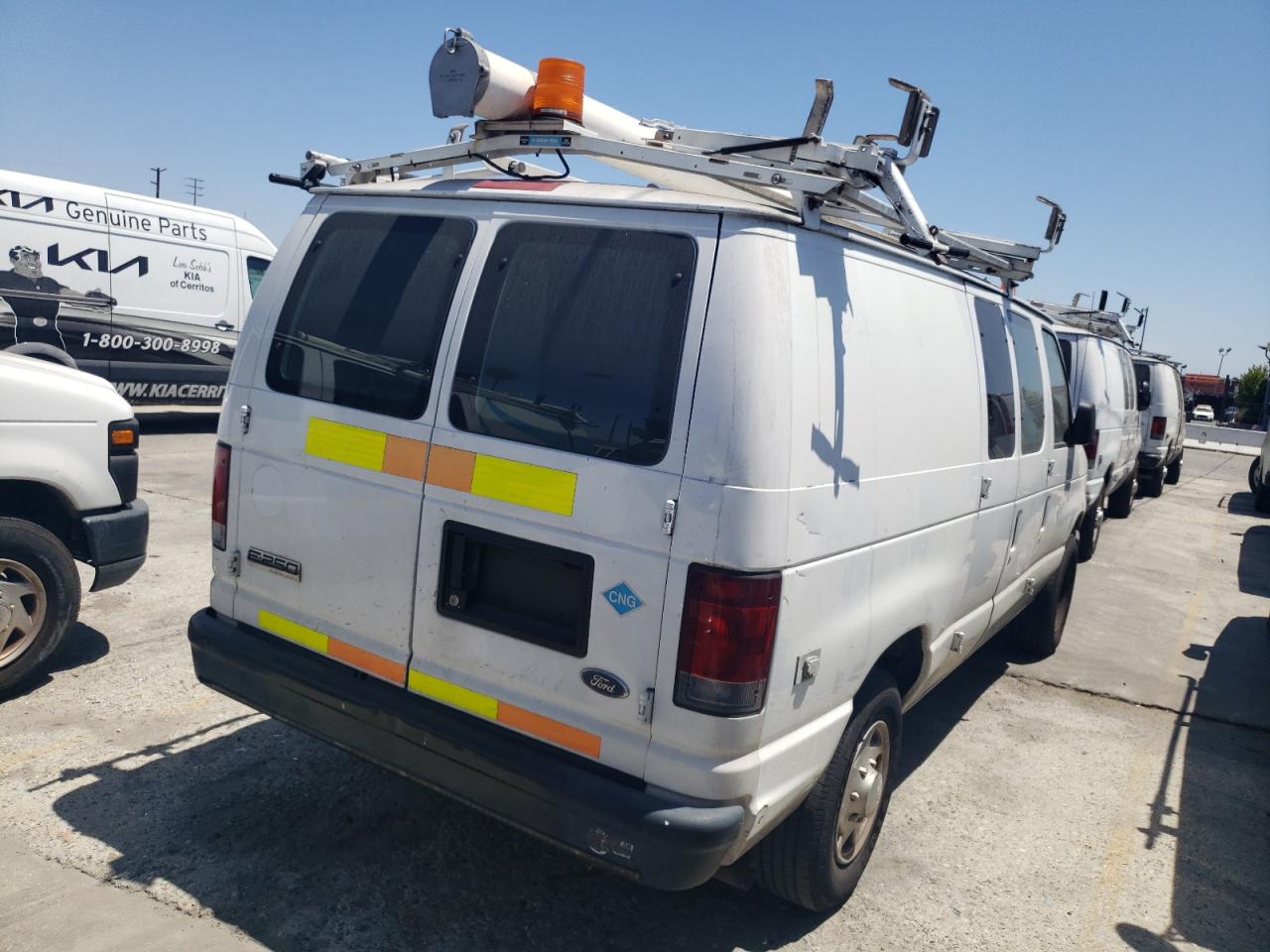 Ford Econoline E250 Van Image 5