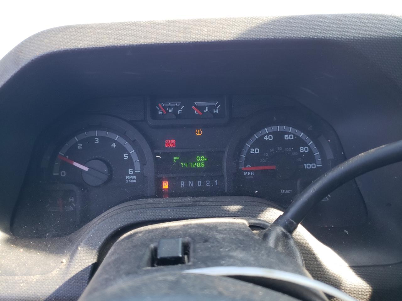 Ford Econoline E250 Van Image 6