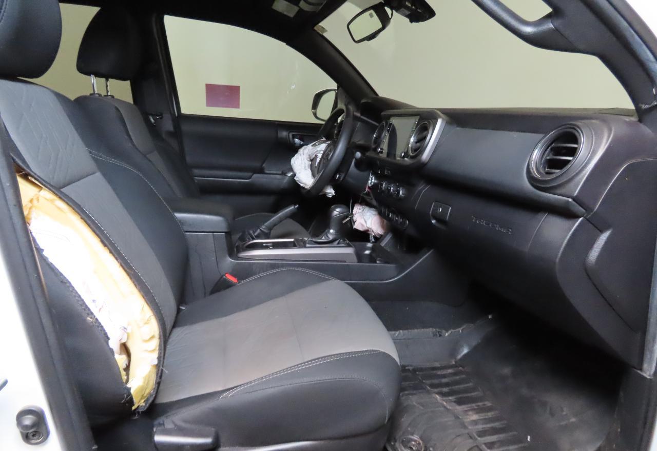 Toyota Tacoma Double Cab Image 3