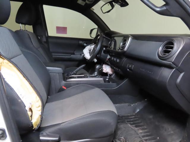 Toyota Tacoma Double Cab Image 3