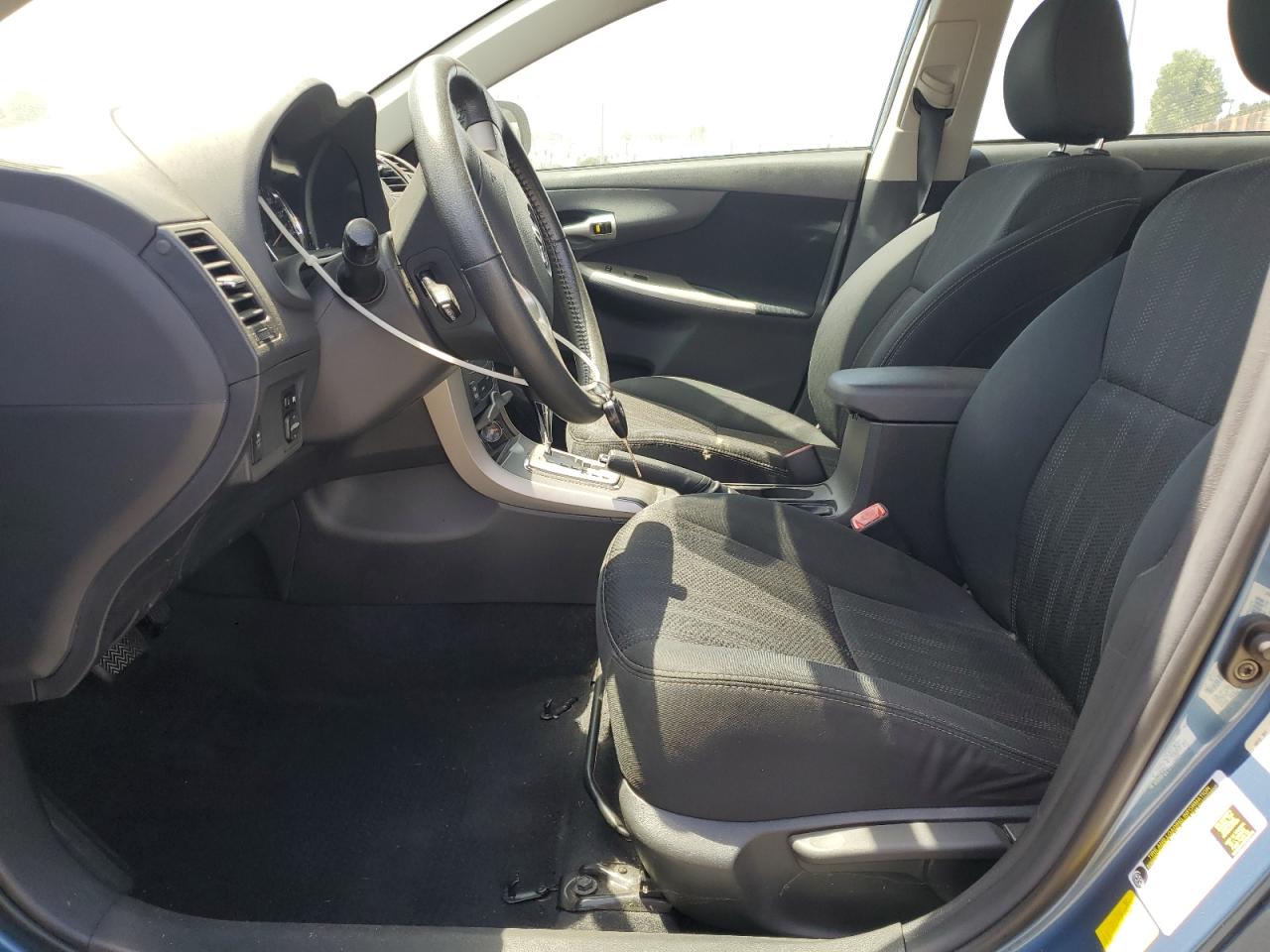 Toyota Corolla Base Image 2