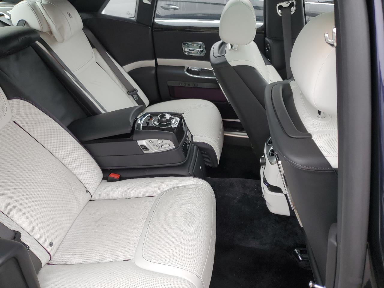 Rolls-Royce Ghost Image 10