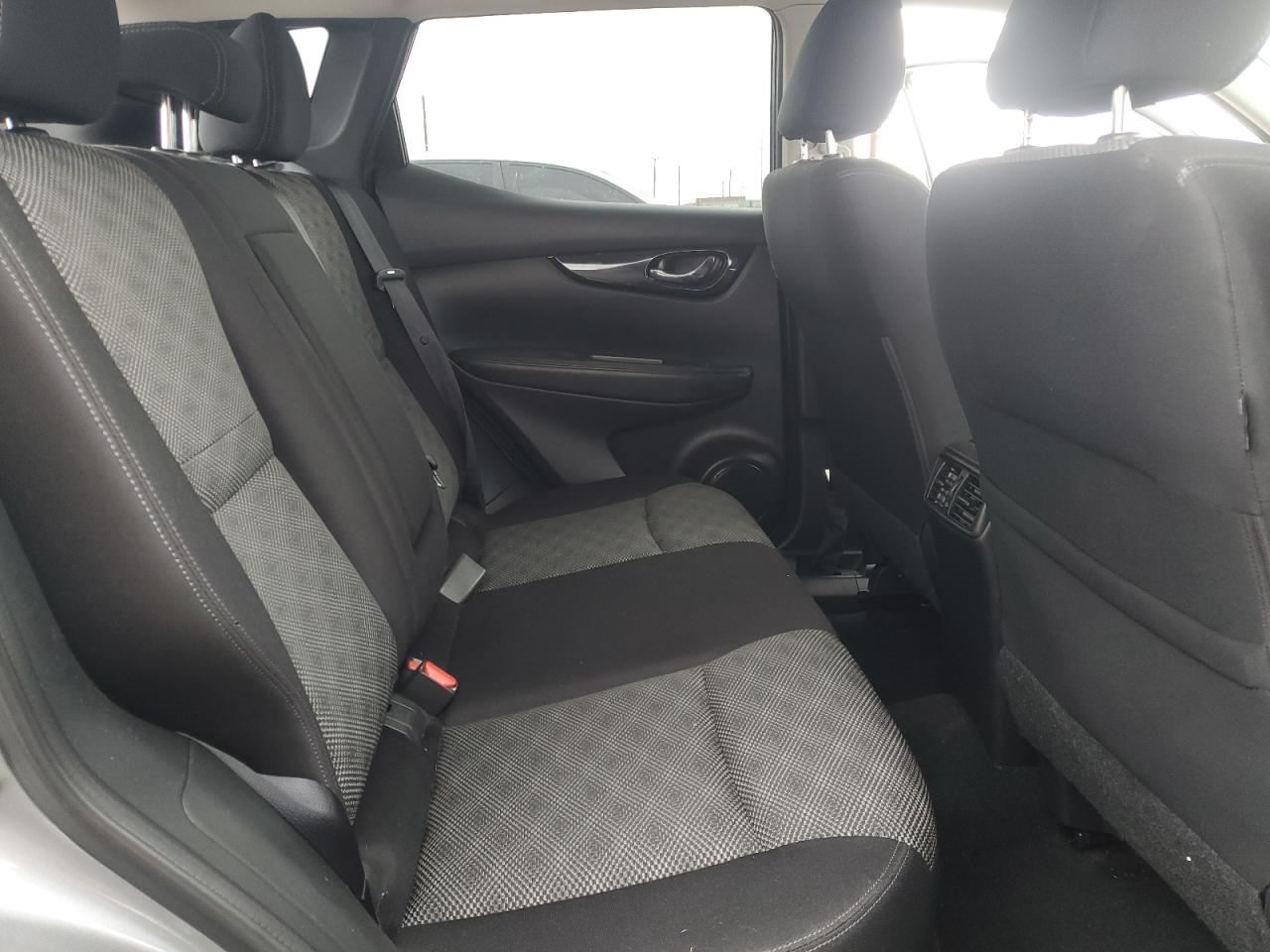 Nissan Rogue S Image 8