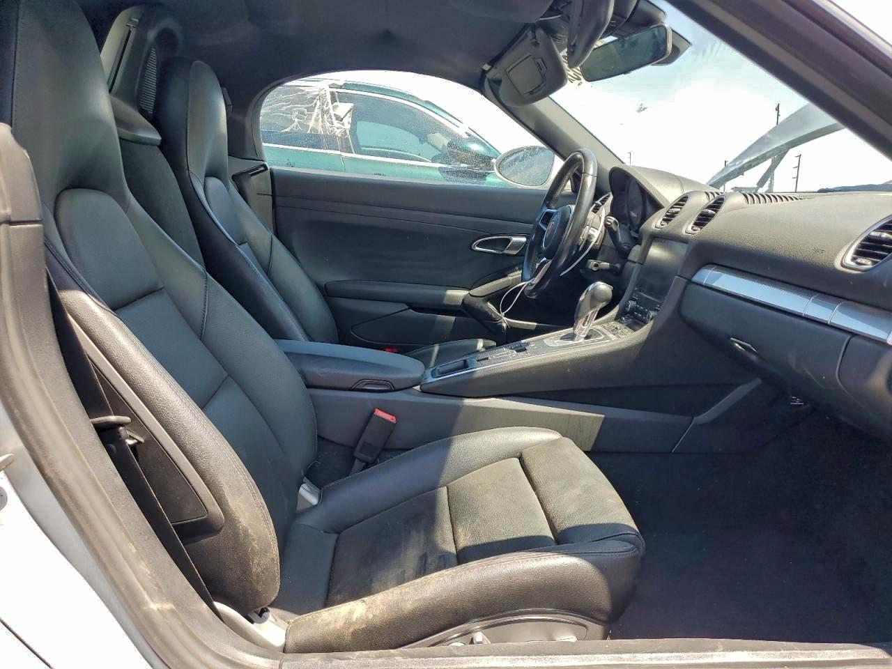 Porsche Boxster Image 10