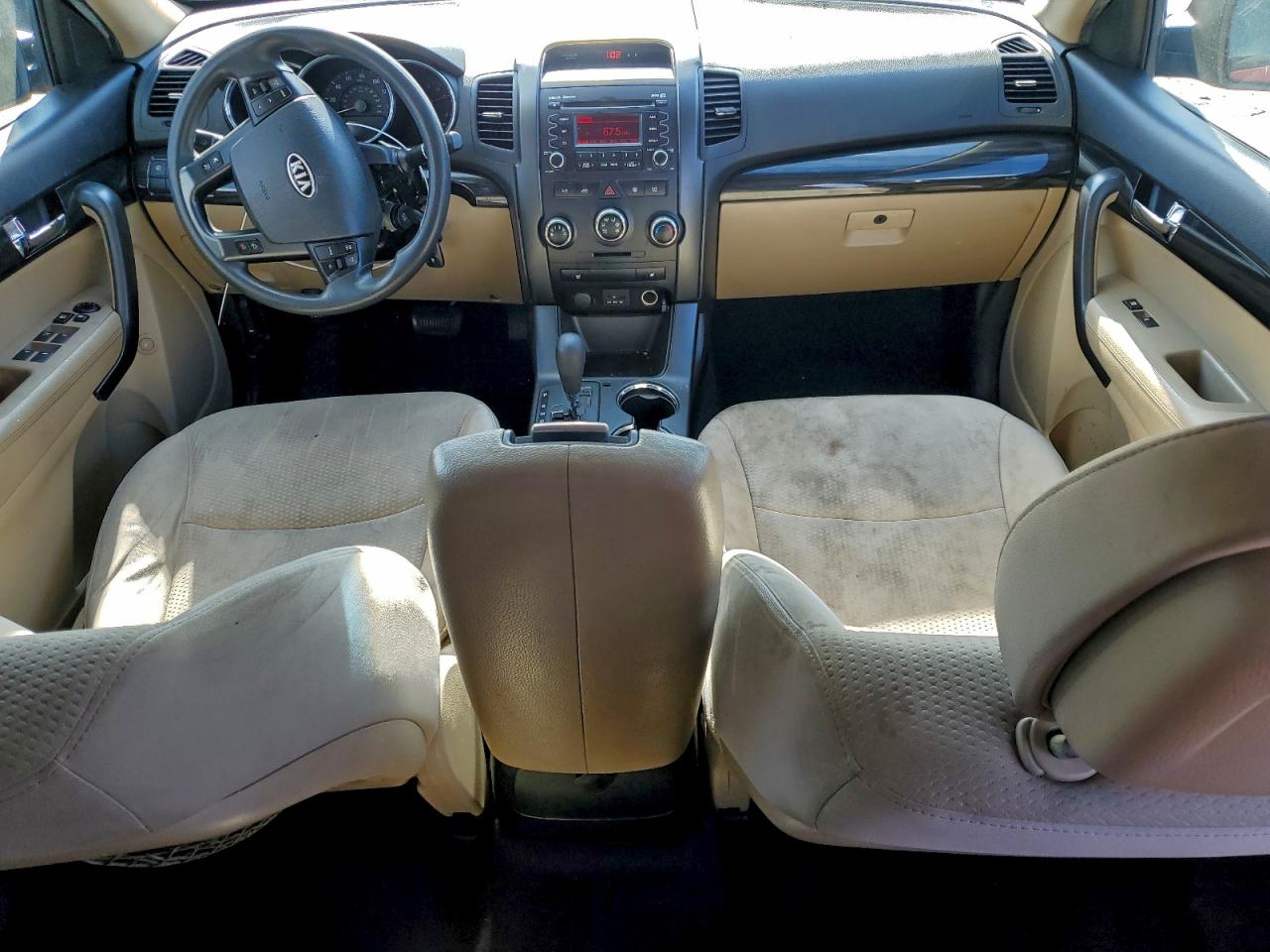 Kia Sorento Base Image 13