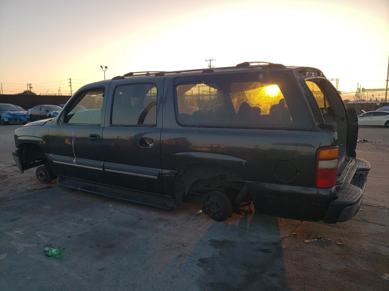 Chevrolet Suburban C1500 Image 10