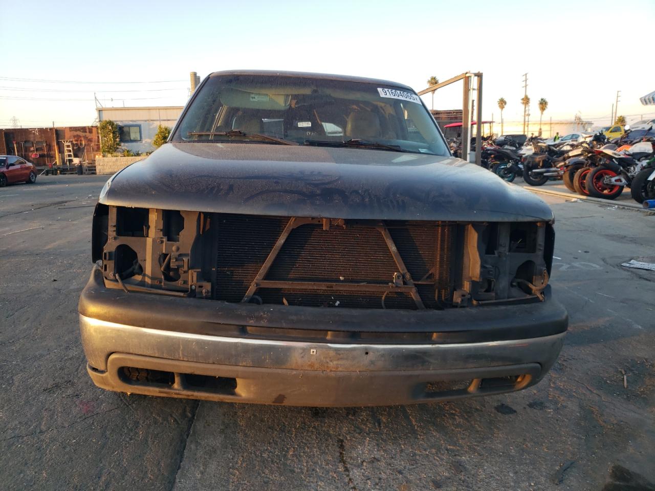 Chevrolet Suburban C1500 Image 12