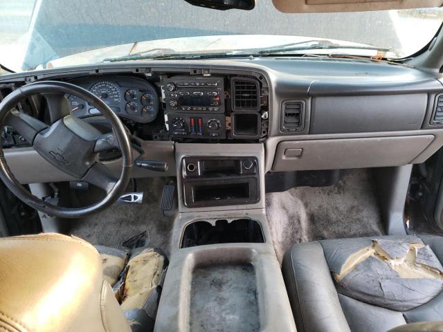 Chevrolet Suburban C1500 Image 2