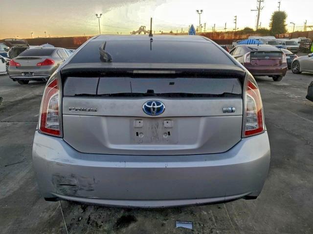 Toyota Prius Image 12