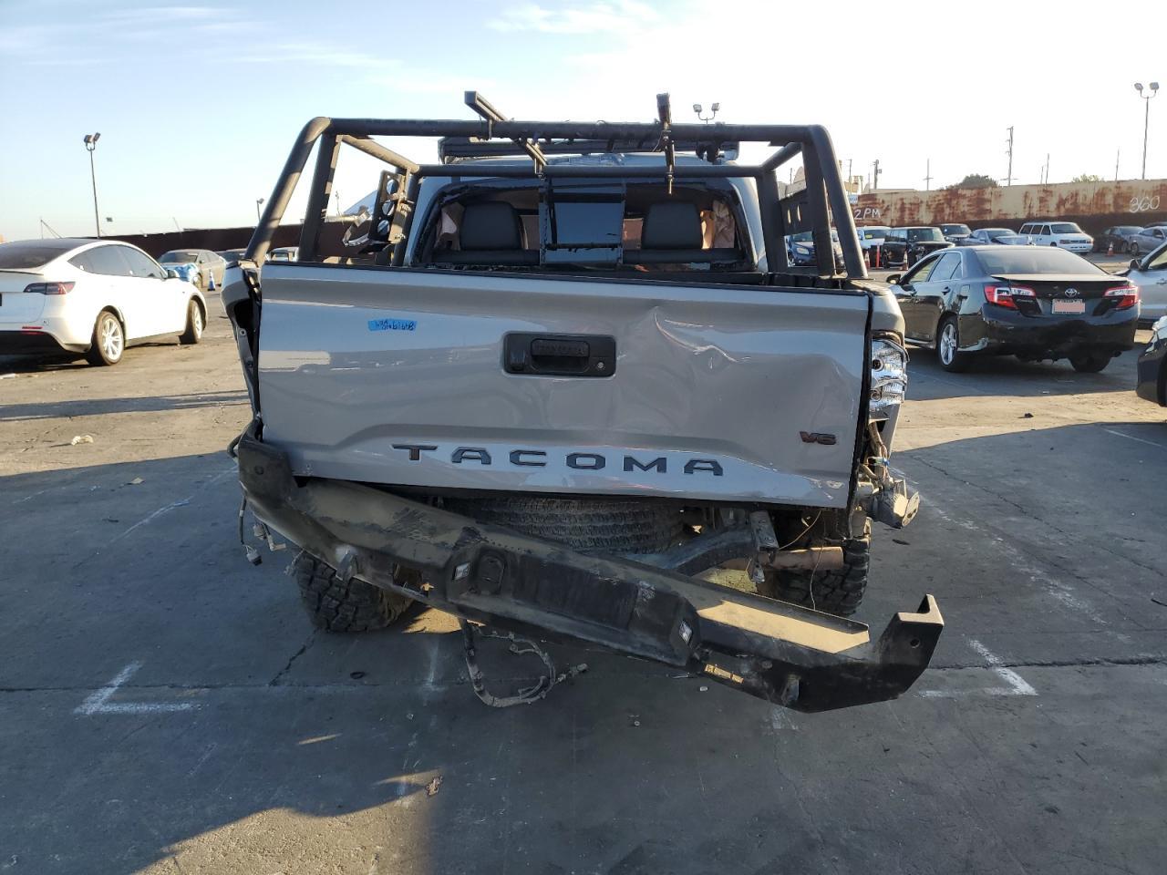Toyota Tacoma Double Cab Image 2