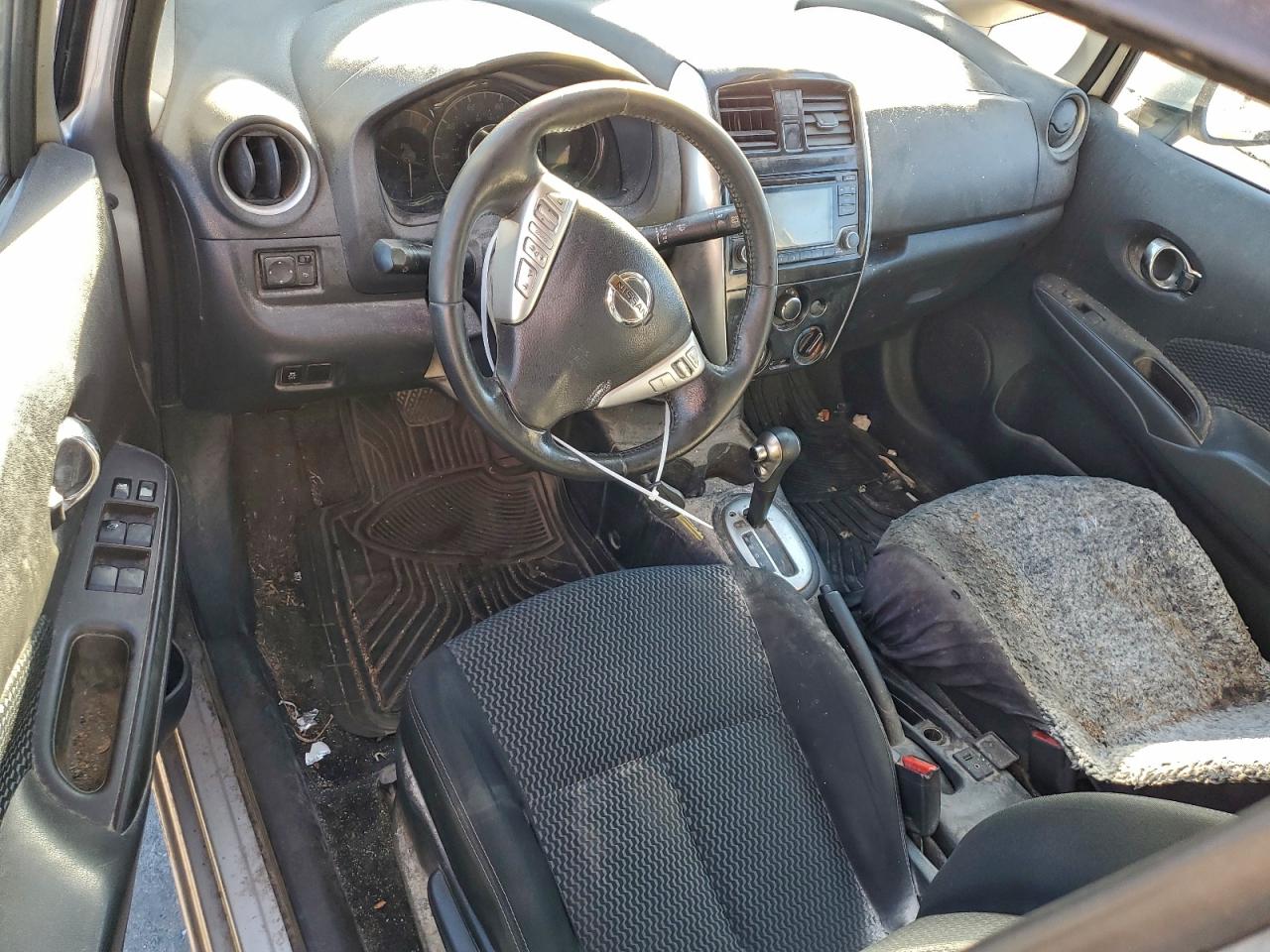 Nissan Versa S Image 7