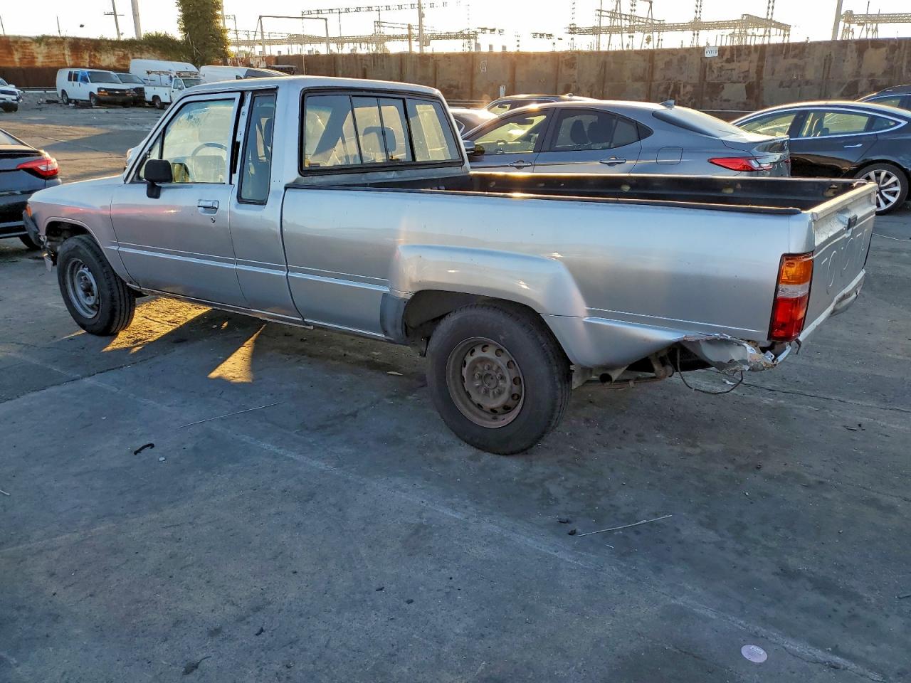 Toyota Pickup Xtracab Rn70 Dlx Image 5