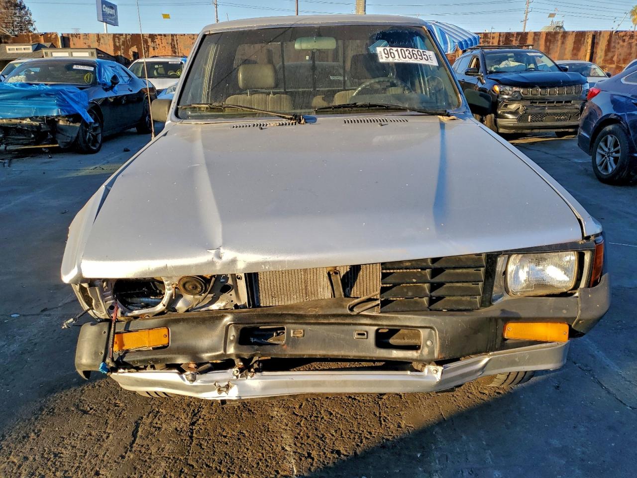 Toyota Pickup Xtracab Rn70 Dlx Image 10