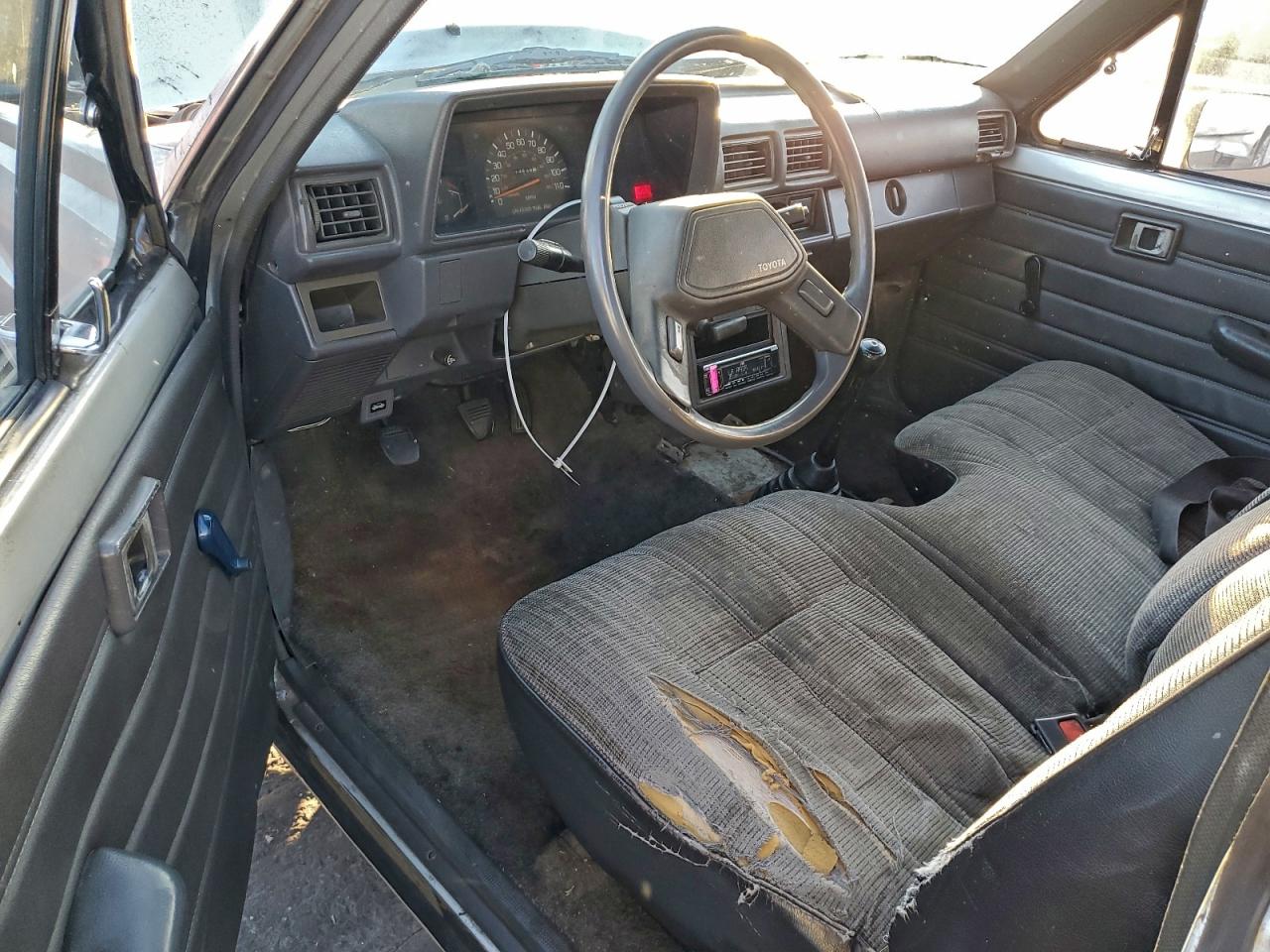 Toyota Pickup Xtracab Rn70 Dlx Image 11