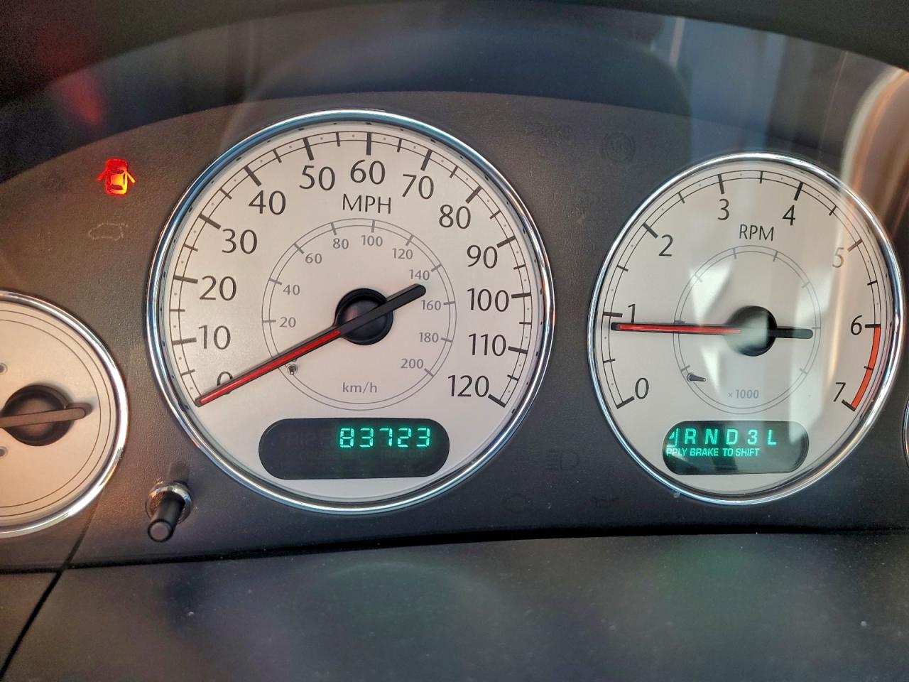 Chrysler Minivan Limited Image 2