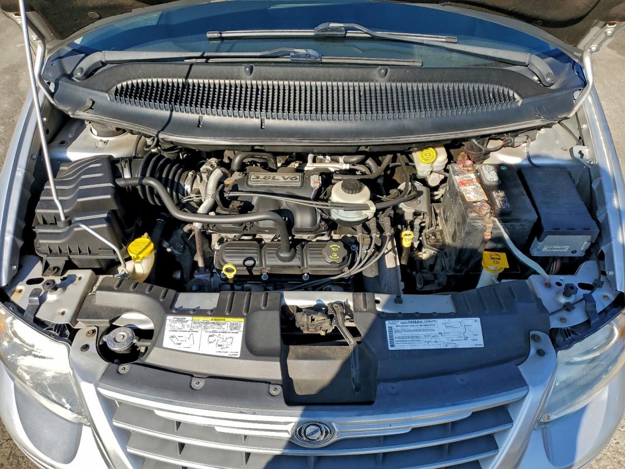 Chrysler Minivan Limited Image 11