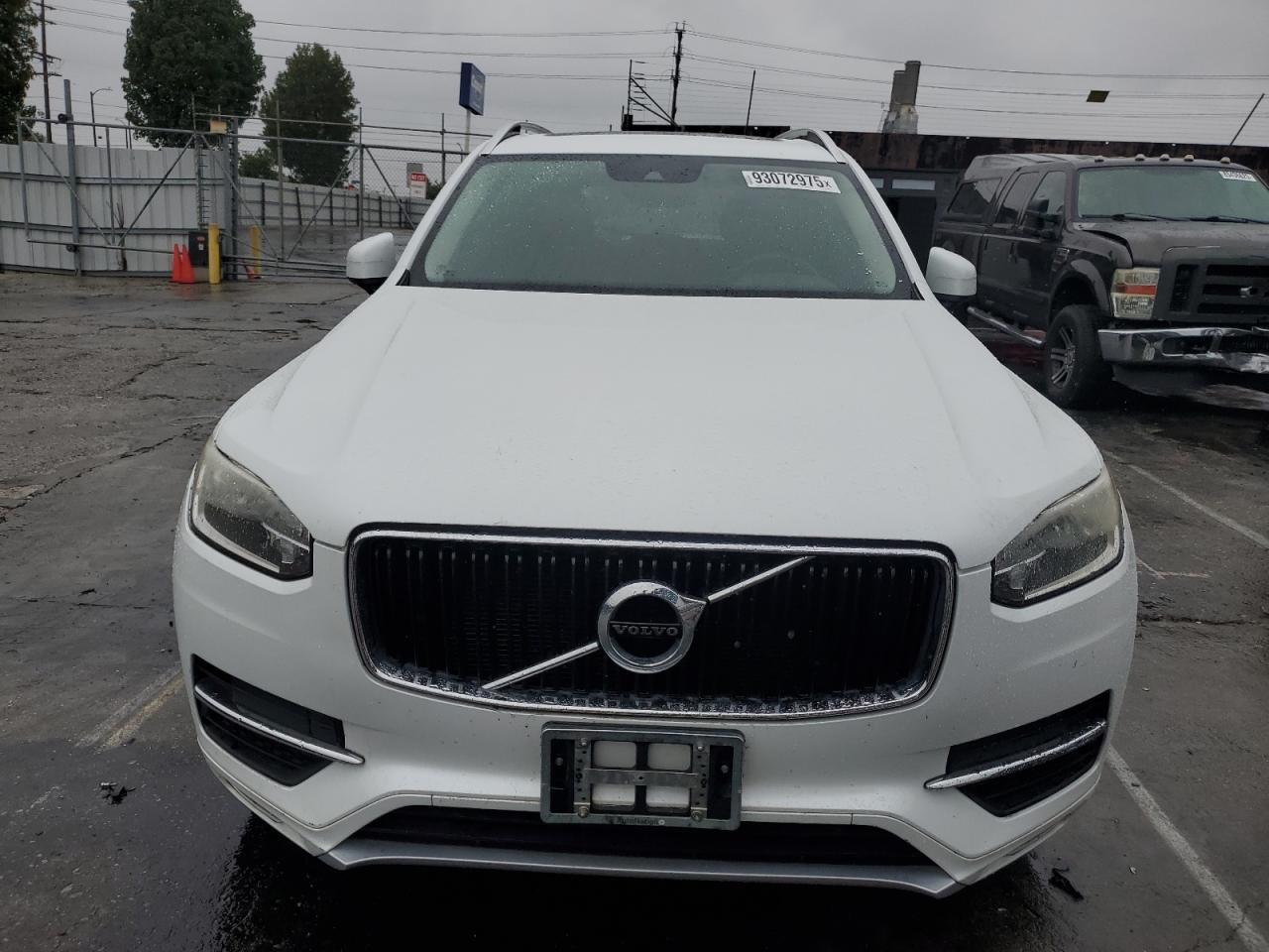 Volvo XC90 T5 Image 5