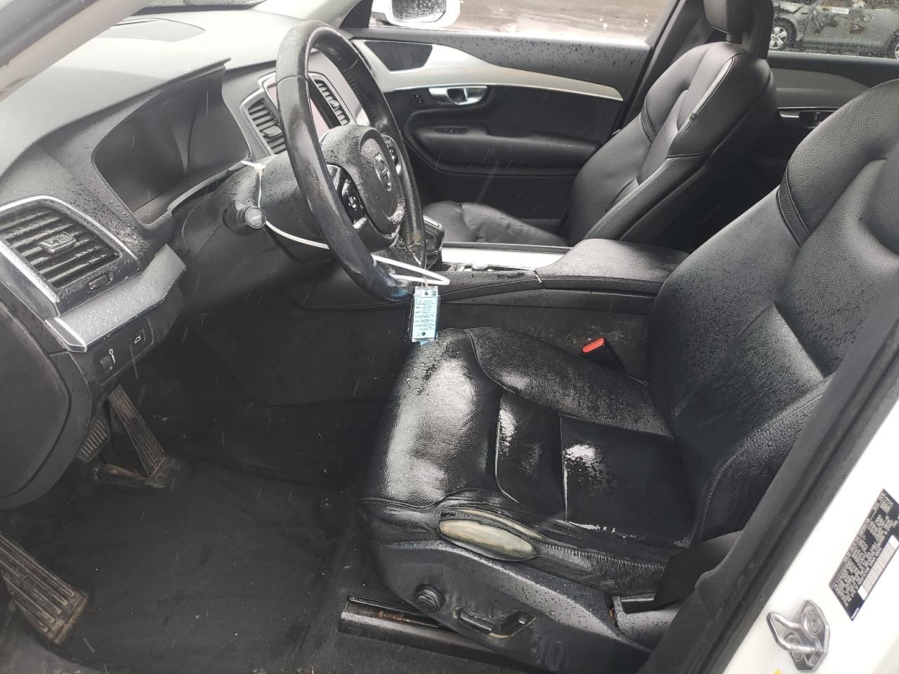 Volvo XC90 T5 Image 10