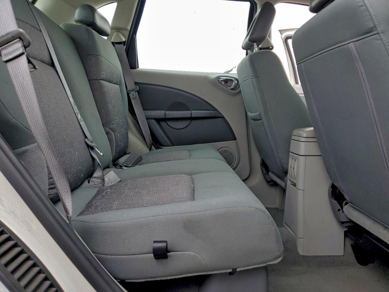 Chrysler PT Cruiser Image 6