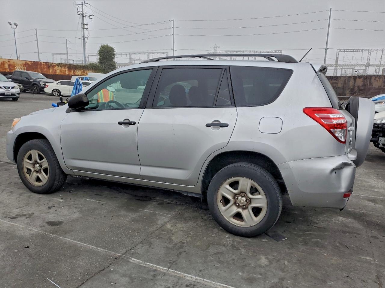 Toyota RAV4 Image 2