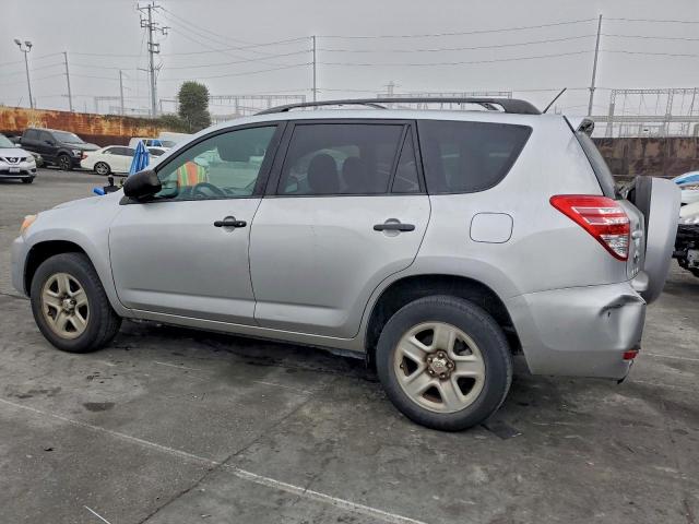 Toyota RAV4 Image 2