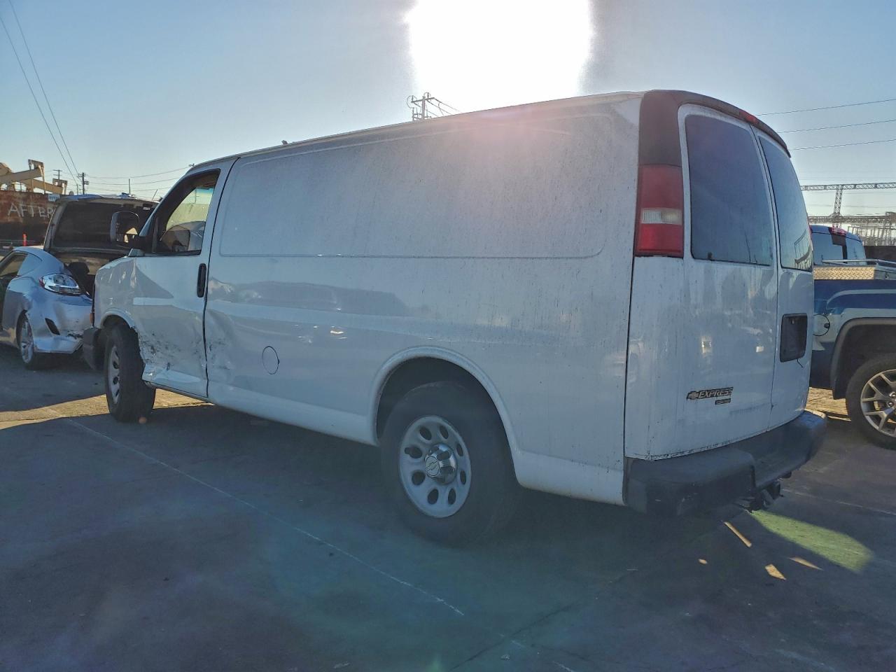 Chevrolet Express Image 3
