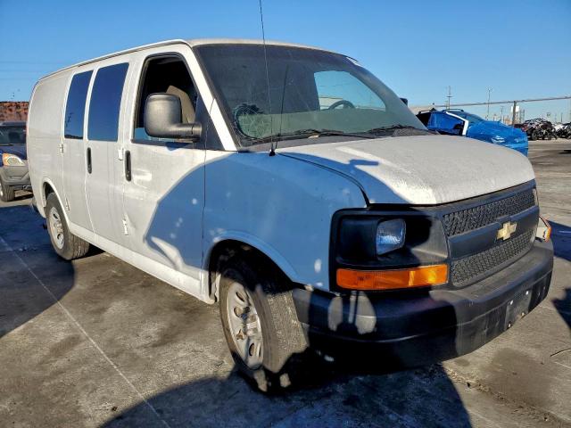 Chevrolet Express Image 2