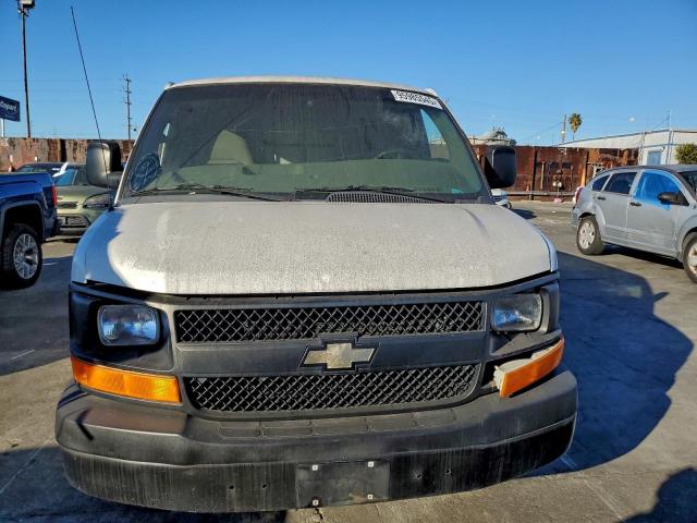 Chevrolet Express Image 11
