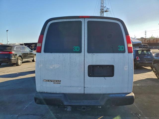 Chevrolet Express Image 10