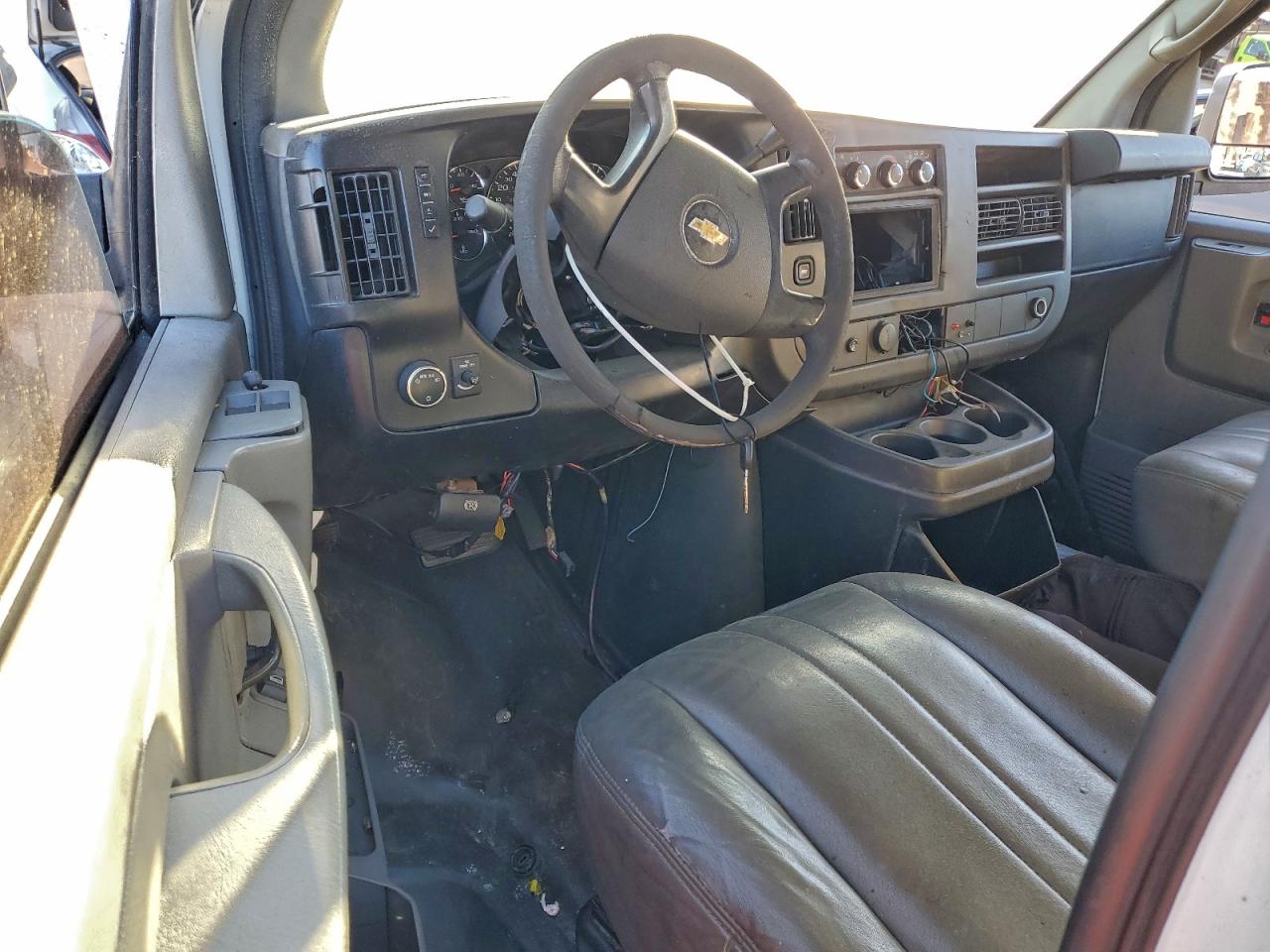 Chevrolet Express Image 12
