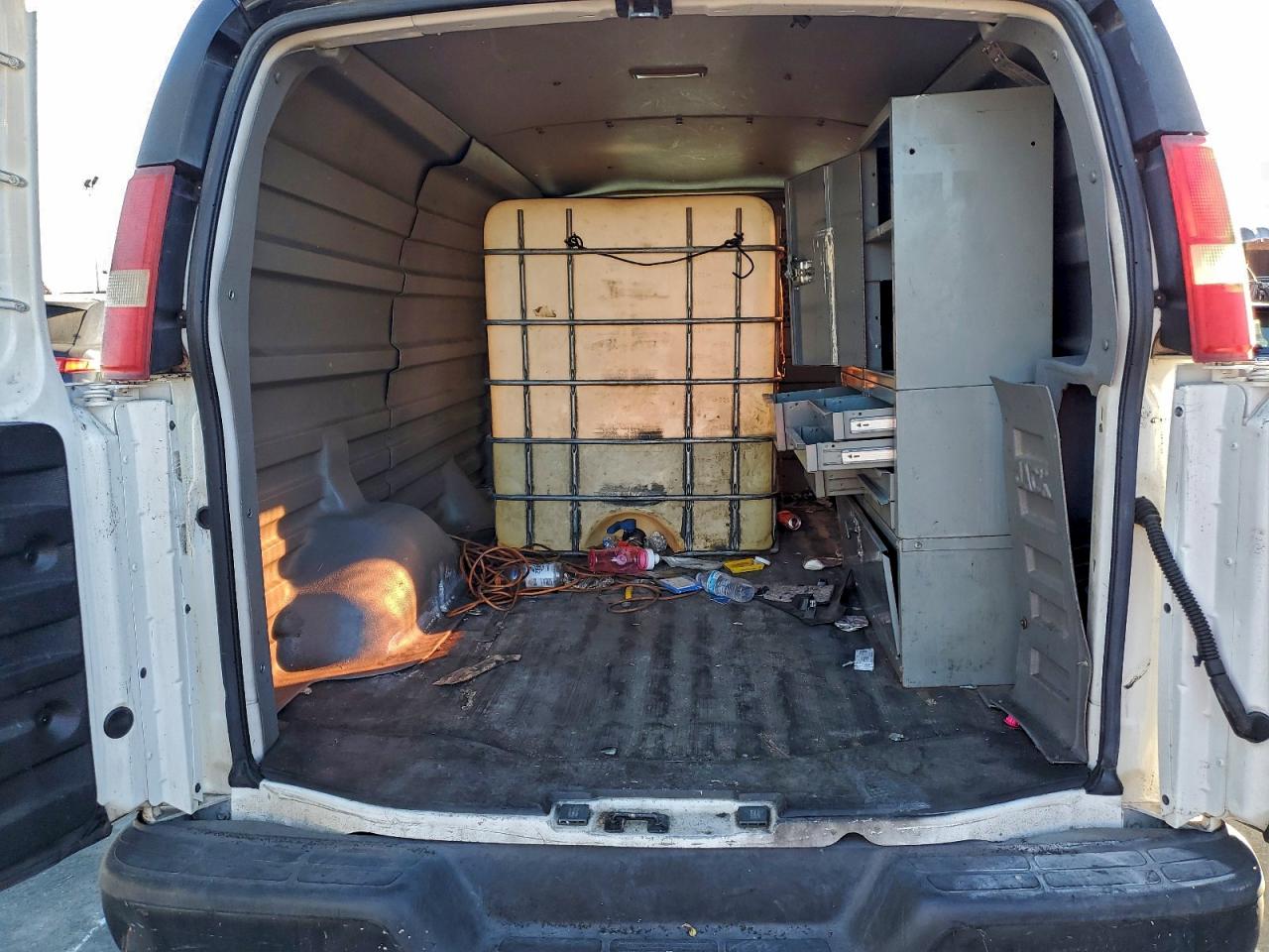 Chevrolet Express Image 9