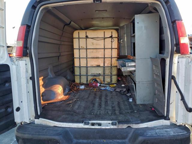 Chevrolet Express Image 9