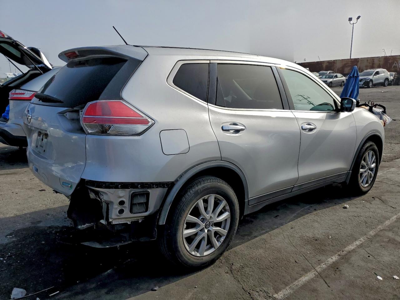 Nissan Rogue S Image 9