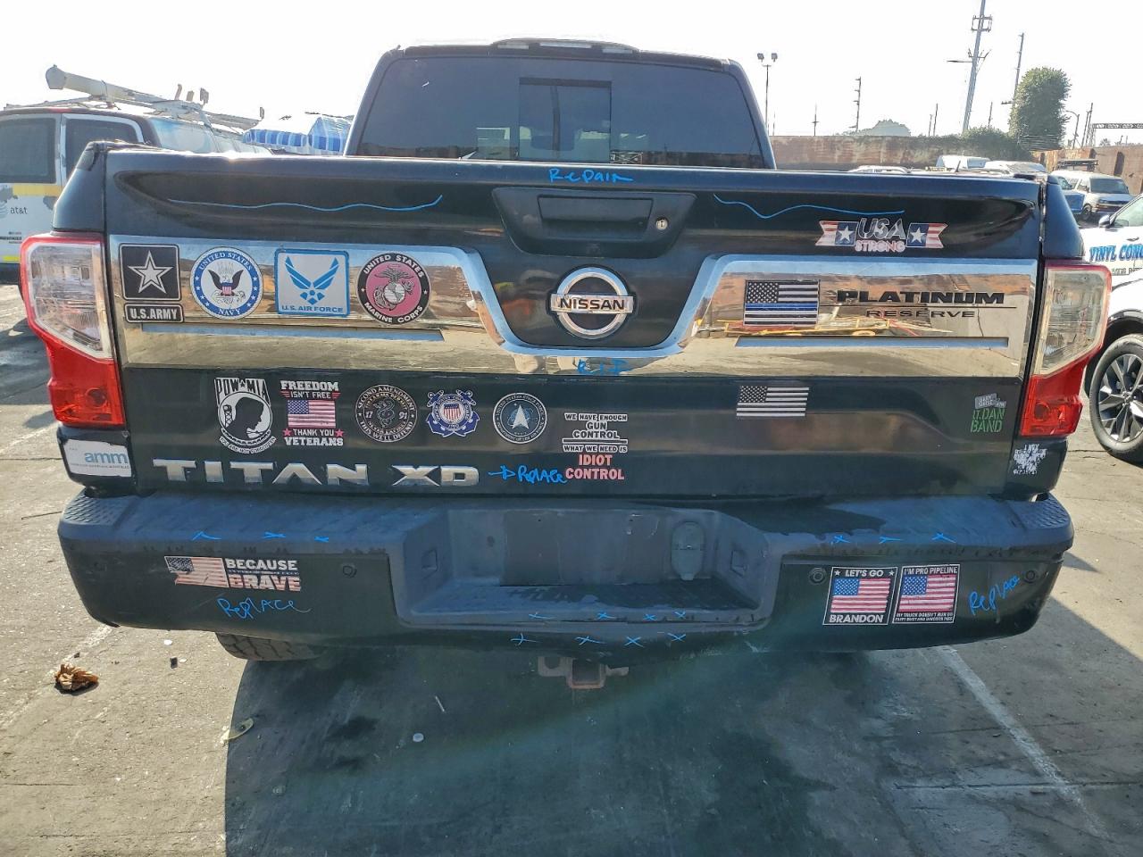 Nissan Titan Sl Image 8