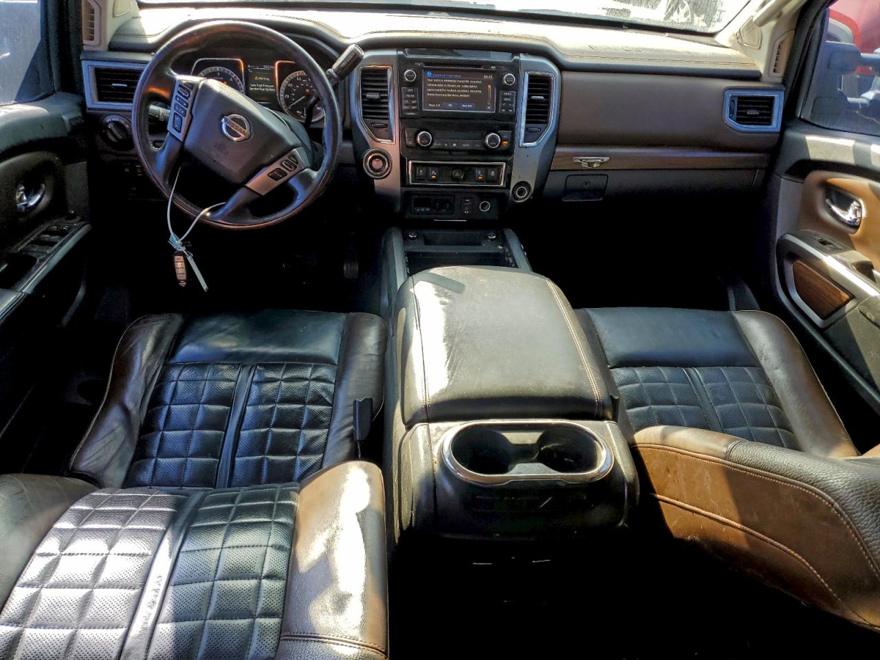 Nissan Titan Sl Image 9