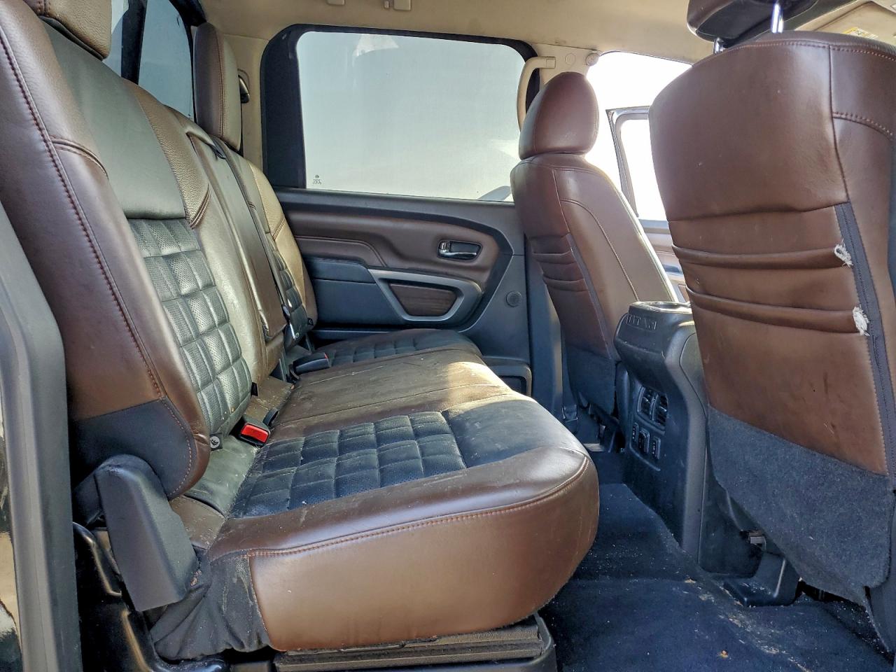 Nissan Titan Sl Image 4