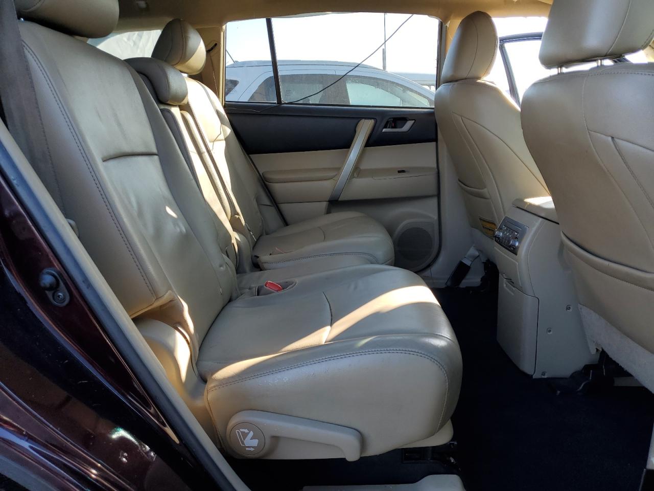 Toyota Highlander Base Image 8